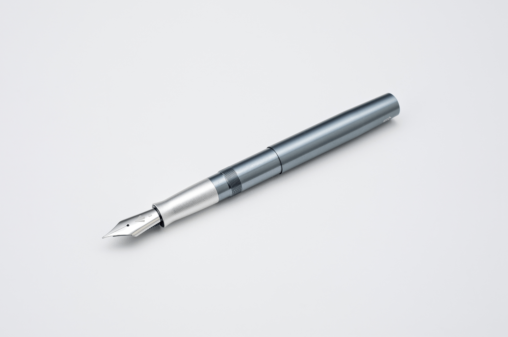 Gravitas Fountain Pen Gravitas - Quark | Dark Grey