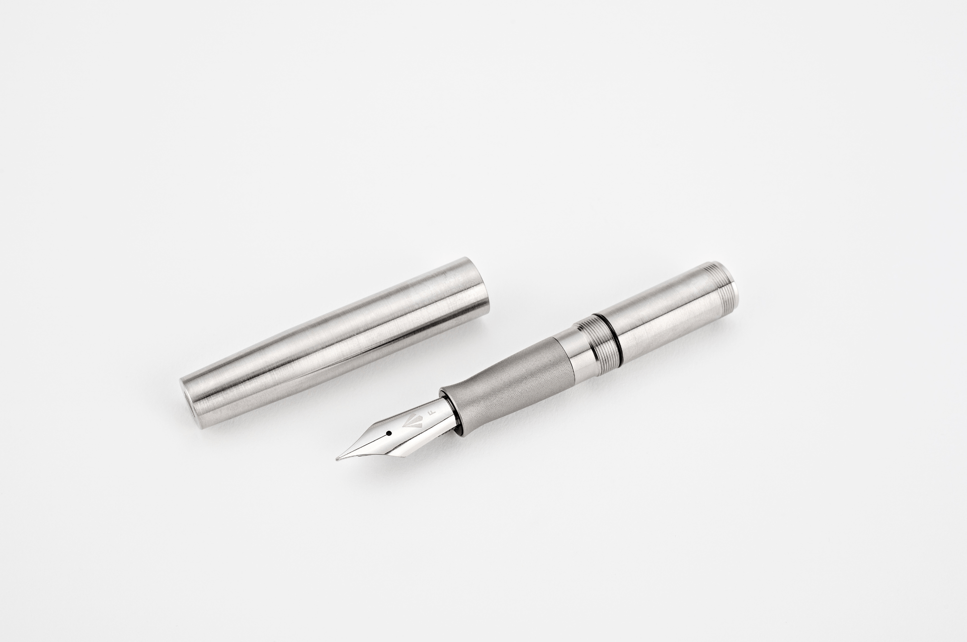 Gravitas Fountain Pen Gravitas - Quark | Grade 5 Titanium