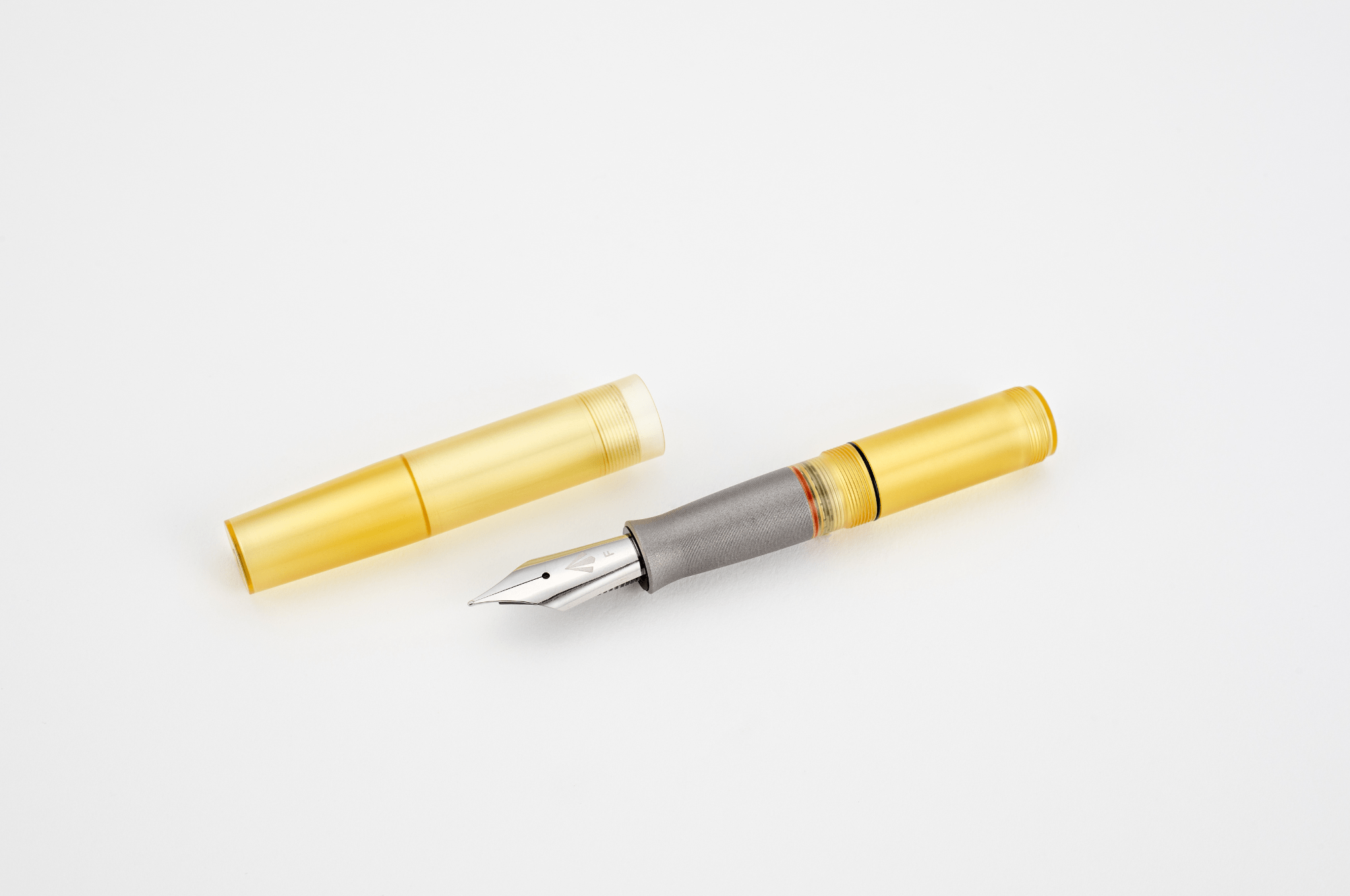 Gravitas Fountain Pen Gravitas - Quark | Ultem